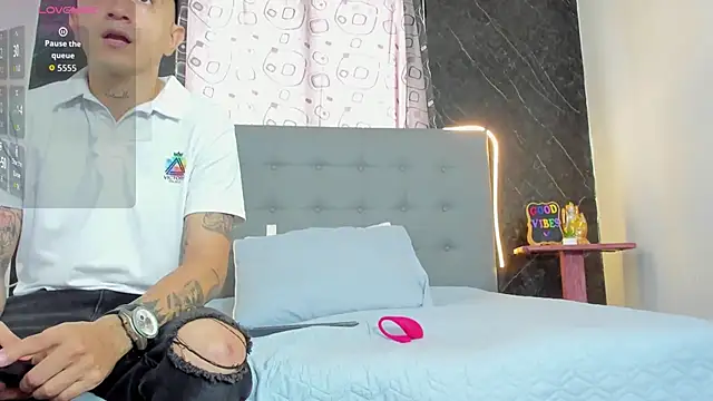 CharlotteAndSimon online show from February 23, 2:25 pm