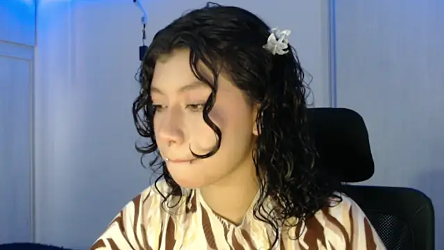 Ivonnybonn online show from October 22, 1:44 pm