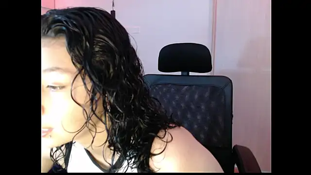 Ivonnybonn online show from October 29, 8:43 pm