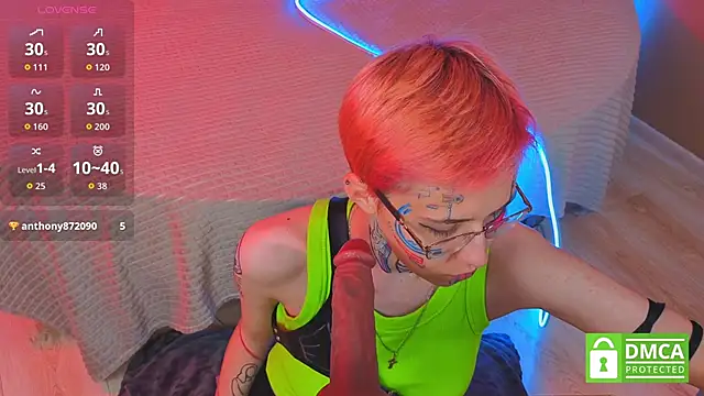 Snapshot of Sharlikiss chatting on October 31, 3:24 pm Sharlikiss online show from October 31, 3:24 pm