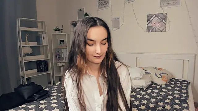 Snapshot of EmmaBuffley chatting on October 31, 8:15 am EmmaBuffley online show from October 31, 8:15 am