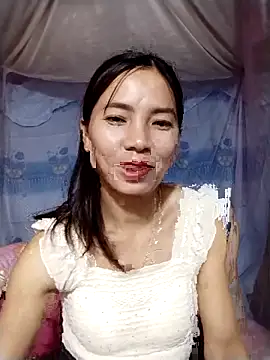 Snapshot of lmc-zz chatting on April 19, 1:43 pm lmc-zz online show from April 19, 1:43 pm