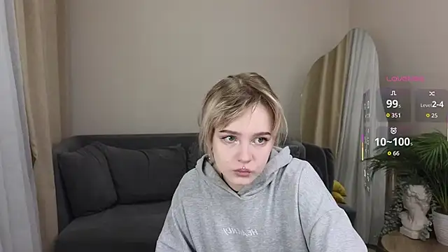 Snapshot of MayWins chatting on November 27, 9:39 pm MayWins online show from November 27, 9:39 pm