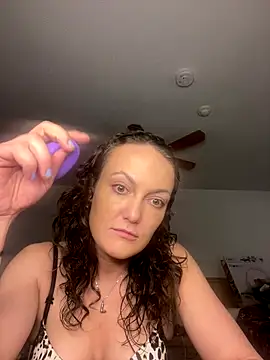 Snapshot of sexybriiiixoxo chatting on December 1, 8:47 pm sexybriiiixoxo online show from December 1, 8:47 pm