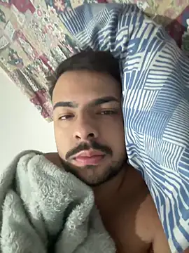 Snapshot of artzin2334 chatting on November 6, 7:20 am artzin2334 online show from November 6, 7:20 am