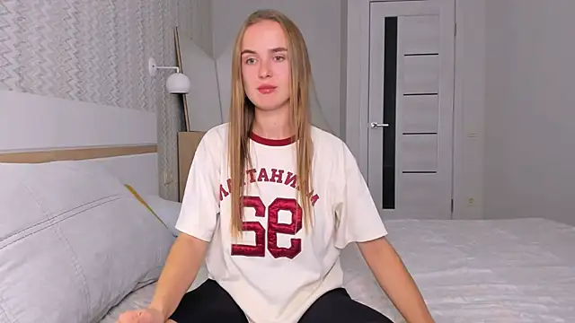 Snapshot of LilMary_ chatting on October 12, 7:57 pm LilMary online show from October 12, 7:57 pm