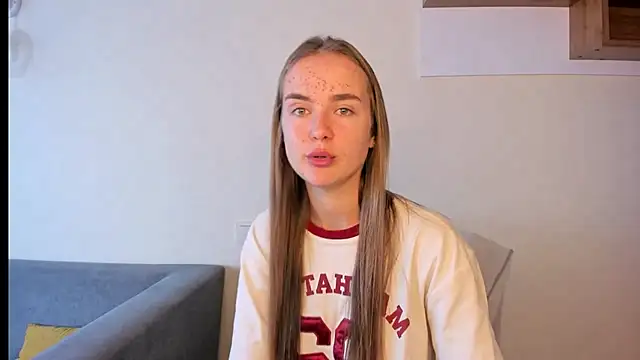 Snapshot of LilMary_ chatting on November 5, 7:08 am LilMary online show from November 5, 7:08 am