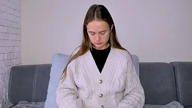 Snapshot of LilMary_ chatting on December 3, 7:27 am LilMary online show from December 3, 7:27 am