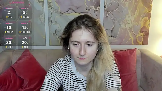 Snapshot of CamillaDreamer chatting on April 29, 6:14 pm CamillaDreamer online show from April 29, 6:14 pm
