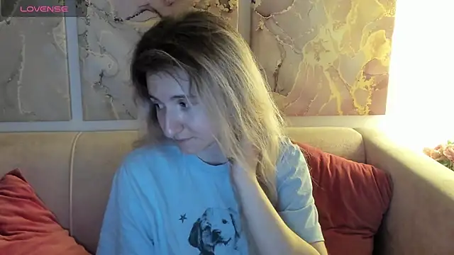 Snapshot of CamillaDreamer chatting on May 2, 10:48 pm CamillaDreamer online show from May 2, 10:48 pm