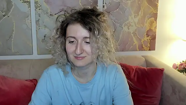 Snapshot of CamillaDreamer chatting on May 8, 4:23 pm CamillaDreamer online show from May 8, 4:23 pm