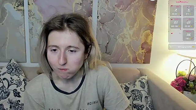 Snapshot of CamillaDreamer chatting on May 25, 2:34 pm CamillaDreamer online show from May 25, 2:34 pm