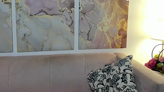 Snapshot of CamillaDreamer chatting on May 30, 6:05 pm CamillaDreamer online show from May 30, 6:05 pm