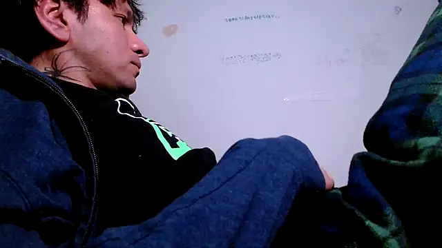 Snapshot of Liam_Of_The_Wind chatting on October 27, 2:26 am Liam Of The Wind online show from October 27, 2:26 am