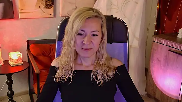 DonnaSmitth online show from July 1, 6:40 pm
