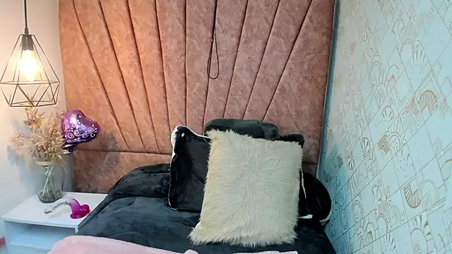 Issa Milf   online show from November 5, 1:22 pm