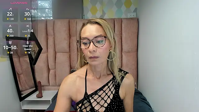 Issa Milf   online show from March 5, 1:18 pm