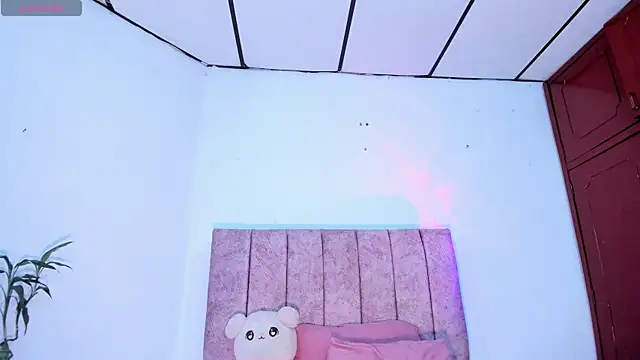 Snapshot of Mila_1wood chatting on May 5, 12:24 pm Mila 1wood online show from May 5, 12:24 pm