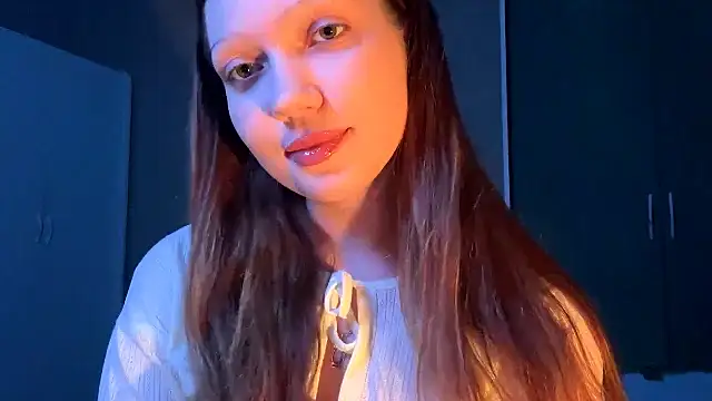 Snapshot of EmiIyKitty chatting on October 6, 7:55 pm EmiIyKitty online show from October 6, 7:55 pm