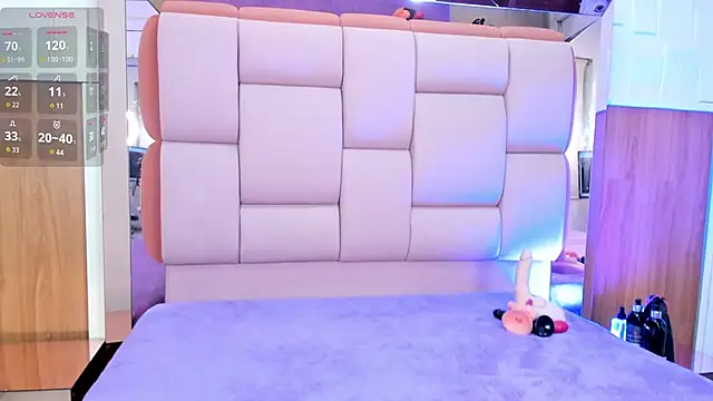 Snapshot of violet_milleer chatting on September 28, 3:12 am violet milleer online show from September 28, 3:12 am