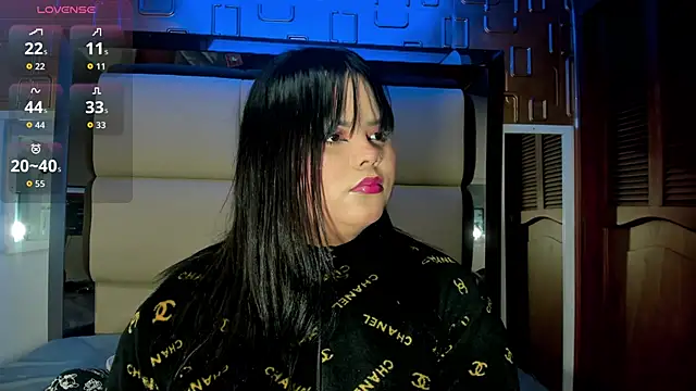 Snapshot of violet_milleer chatting on October 2, 12:23 pm violet milleer online show from October 2, 12:23 pm