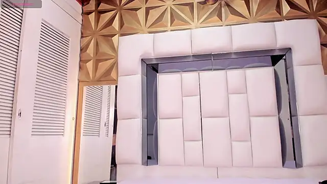 Snapshot of violet_milleer chatting on October 23, 7:01 pm violet milleer online show from October 23, 7:01 pm