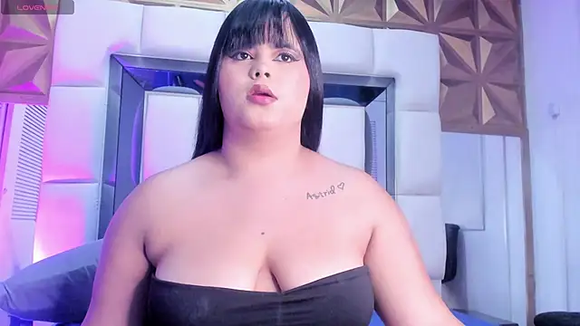 Snapshot of violet_milleer chatting on December 3, 7:12 pm violet milleer online show from December 3, 7:12 pm