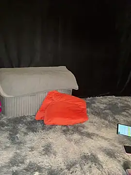 SaraNoir80 online show from April 17, 12:57 am