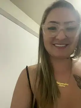 Snapshot of alegata27 chatting on February 5, 6:18 am alegata27 online show from February 5, 6:18 am