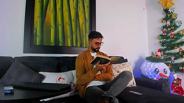 Snapshot of Kael_Bronte chatting on December 18, 11:27 am Kael Bronte online show from December 18, 11:27 am