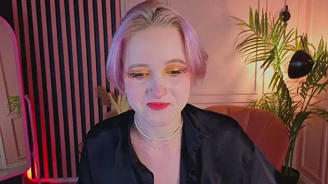 luna son online show from November 22, 6:12 am