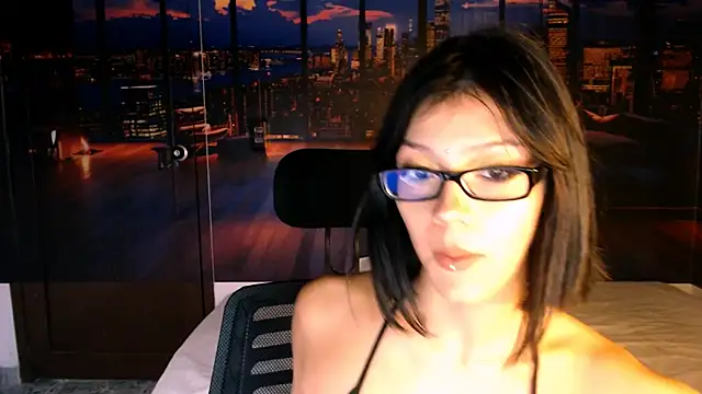 Snapshot of ChloePetite_0 chatting on October 17, 7:27 pm ChloePetite 0 online show from October 17, 7:27 pm