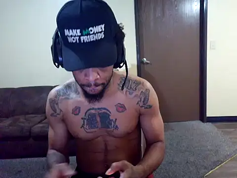 Snapshot of thefreakscomeoutatnight chatting on May 3, 7:58 am thefreakscomeoutatnight online show from May 3, 7:58 am