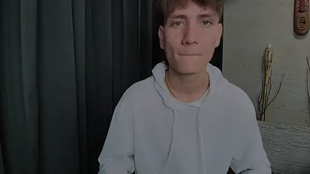 Snapshot of ZackMaye chatting on October 8, 3:26 am ZackMaye online show from October 8, 3:26 am