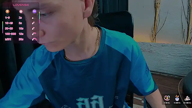 Snapshot of ZackMaye chatting on October 10, 3:27 am ZackMaye online show from October 10, 3:27 am