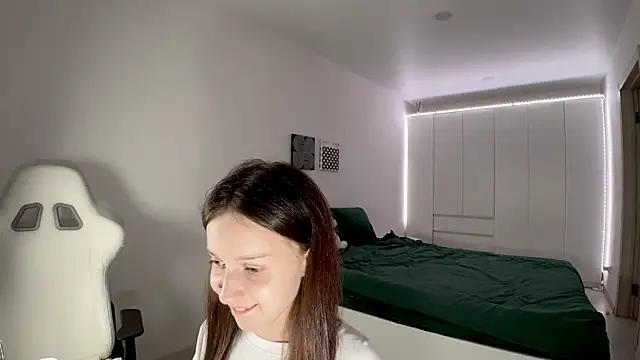 Snapshot of monnymoon chatting on October 30, 9:55 am monnymoon online show from October 30, 9:55 am