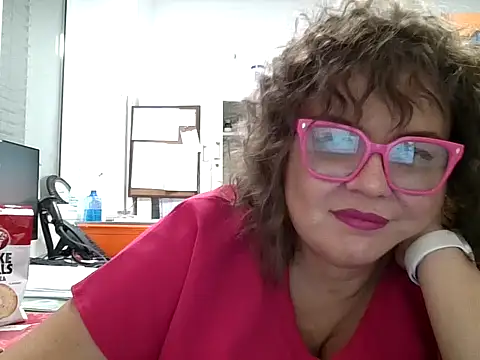 Snapshot of roxy863086 chatting on October 6, 7:44 pm roxy863086 online show from October 6, 7:44 pm