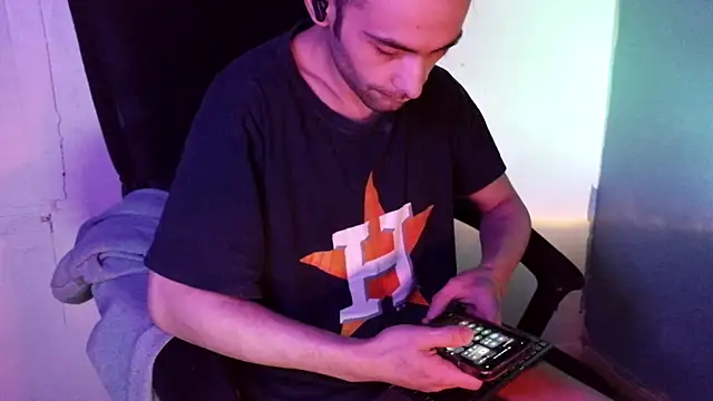 highinhtxx online show from March 25, 7:14 am