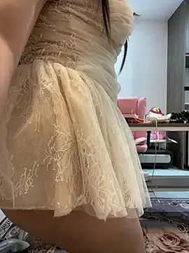 lee ly online show from April 10, 4:44 pm