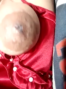 Hotmommax online show from April 11, 8:02 pm