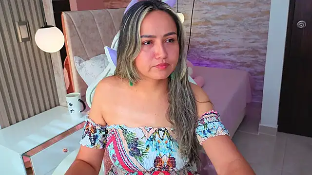 Snapshot of lila_cute1 chatting on October 23, 1:10 pm lila cute1 online show from October 23, 1:10 pm