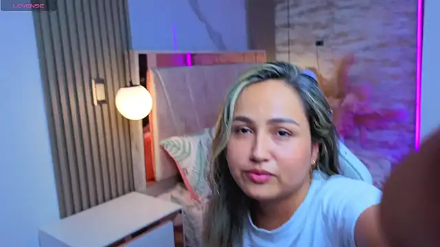 Snapshot of lila_cute1 chatting on November 2, 10:39 am lila cute1 online show from November 2, 10:39 am