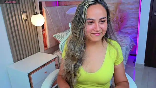 Snapshot of lila_cute1 chatting on November 6, 7:59 pm lila cute1 online show from November 6, 7:59 pm