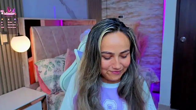 Snapshot of lila_cute1 chatting on November 16, 4:01 pm lila cute1 online show from November 16, 4:01 pm