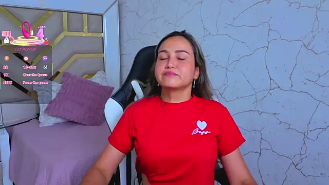 Snapshot of lila_cute1 chatting on November 19, 7:14 pm lila cute1 online show from November 19, 7:14 pm