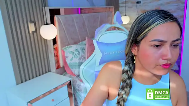 Snapshot of lila_cute1 chatting on November 20, 1:22 pm lila cute1 online show from November 20, 1:22 pm