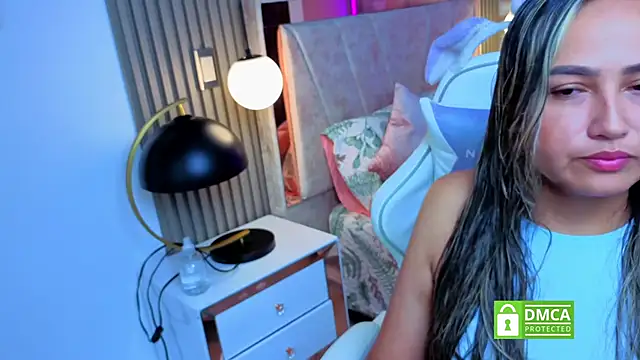 Snapshot of lila_cute1 chatting on November 22, 11:42 am lila cute1 online show from November 22, 11:42 am