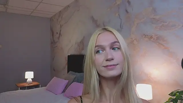 Snapshot of SerenaCrystall chatting on June 2, 10:17 am SerenaCrystall online show from June 2, 10:17 am
