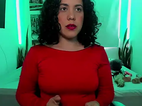 Tinawildd online show from March 25, 7:09 pm