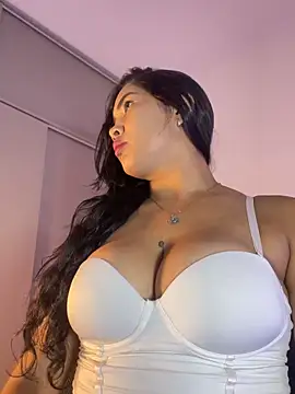 Snapshot of EmilyZuits chatting on October 28, 9:50 pm EmilyZuits online show from October 28, 9:50 pm